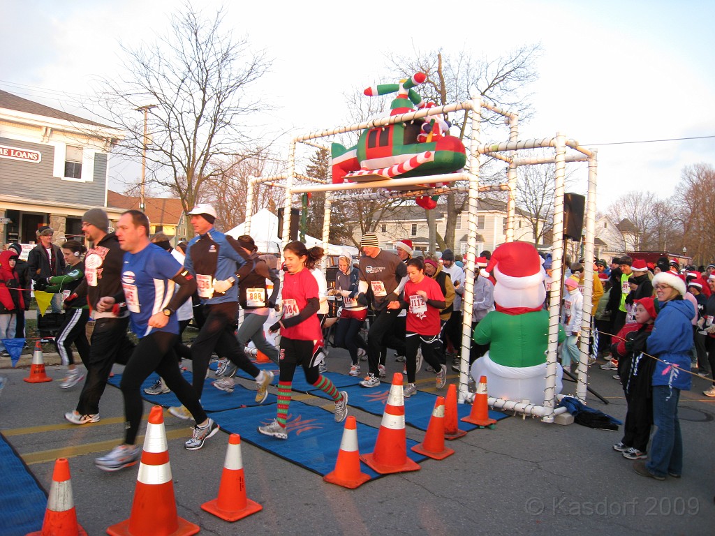 Holiday Hustle 5K 2009 255.jpg - The 2009 running of the Holiday Hustle 5K put on by Running Fit in Dexter Michigan on a sunny but 28 degree on December 5, 2009.